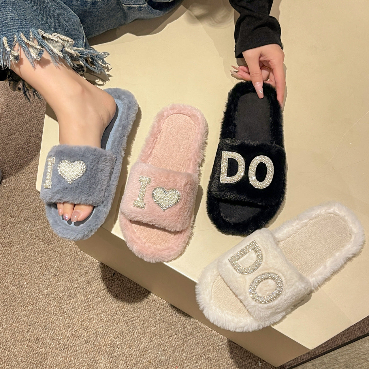 2024  New Rhinestone Fluffy Slippers Female Interior Home Light Diamond Letter Fashion Word Cotton Slippers